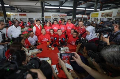 Pakatan Harapan (PH) has recorded a landslide victory in the Mambau state seat in the Negeri Sembilan state election, securing the constituency with a commanding majority of 12,103 votes. BERNAMA photo