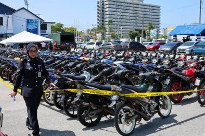 Terengganu Police chief Datuk Mohd Khairi Khairudin said most of the seized motorcycles were not linked to any criminal cases, but were seized for road traffic offences such as modified exhaust systems, registration numbers that did not meet specifications, no side mirrors, no insurance coverage and no rear brakes. BERNAMA photo