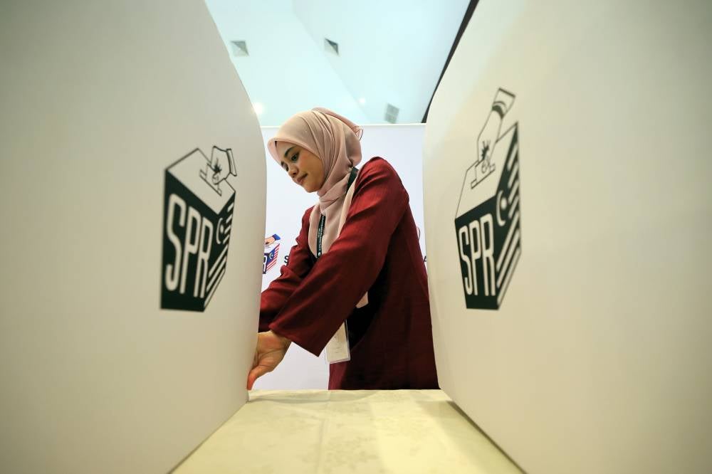 PN is likely to make way for BN in the majority of State Legislative Assembly seats, given BN's track record of winning 21 seats and remaining the primary power in the Melaka state government. - Photo by Bernama