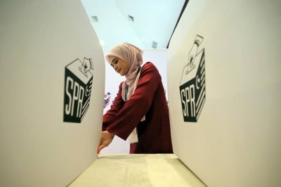 PN is likely to make way for BN in the majority of State Legislative Assembly seats, given BN's track record of winning 21 seats and remaining the primary power in the Melaka state government. - Photo by Bernama
