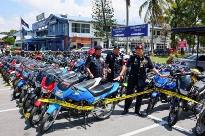 The pension will continue to be paid to the widow for the rest of her life, while the children are entitled to the benefit until the age of 21 or upon completing their first undergraduate degree. - Photo by Bernama