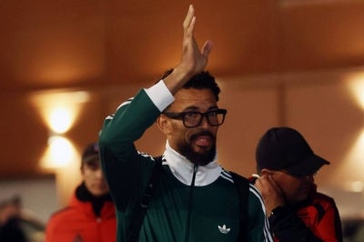 Cape Verdean goalkeeper Vozinha waves on arrival at the Arturo Benitez international airport in Santiago on August 2, 2026. Vozinha, whose real name is Josimar Jose Evora Dias and who played a key role in Cape Verde's fairytale World Cup run, arrived in Chile to sign for local team Colo Colo. (Photo by Raul BRAVO / AFP)