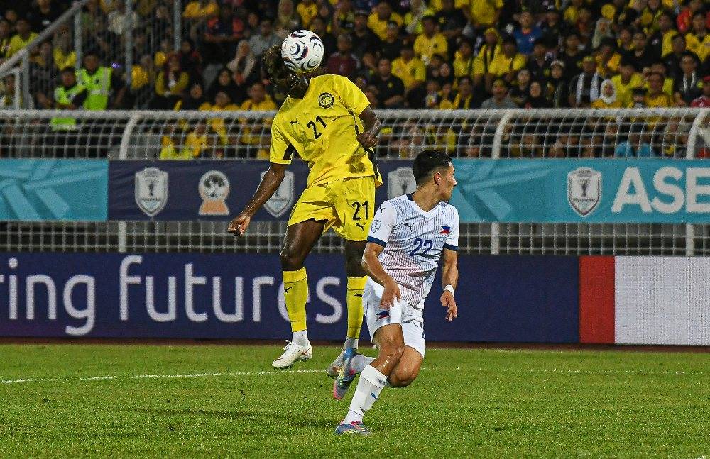 Malaysia player Pavithran Gunalan heads the ball towards the opposition goal during the Group B match of the 2026 Hyundai ASEAN Cup between Malaysia and the Philippines at the Kuala Lumpur Football Stadium. Photo by Bernama