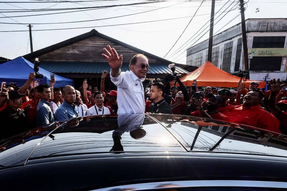 Prime Minister Datuk Seri Anwar Ibrahim safely underwent an elective laparoscopic procedure to treat a stomach hernia (para-umbilical hernia) on Monday. Bernama FILE PIX