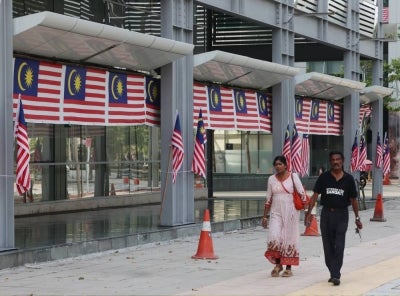 Deputy Director of the Communication Services and Community Development Division at the Department of Information Malaysia (JaPen), Azwarni Herni Che Noh, said guidelines on displaying the flag correctly can be downloaded via the Merdeka360 portal and JaPen e-Book platform. BERNAMA photo