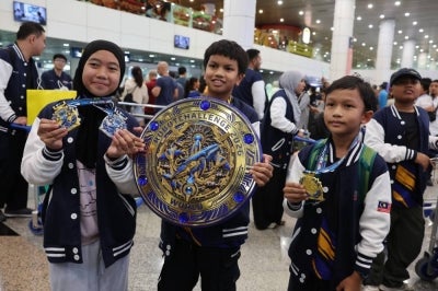 The team secured gold in both Puck Collector Junior (won by Che Raeesa Che Rostami, Anaqi Azizi Asnur, and Wan Umar Wan Azlan) and Robobowling Senior (won by Cheong Zhen Hao, Lee Jian Kai, and Yap Yu Min). - BERNAMA photo