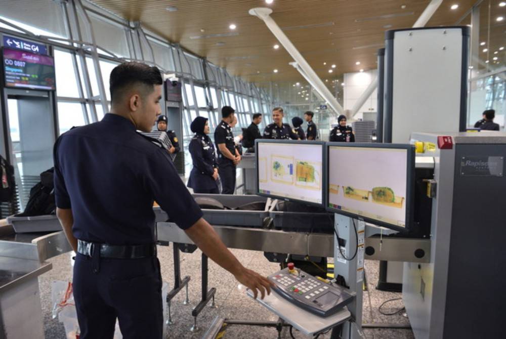 Several drug smuggling cases involving Malaysians arrested overseas after arriving from Malaysia have raised public concerns over the effectiveness of security controls at the country’s exit points. - BERNAMA FILE PIX