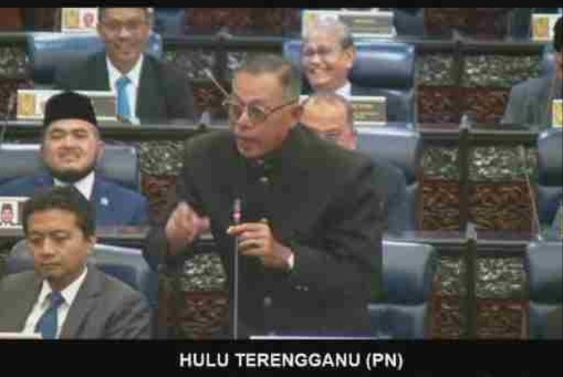 Rosol (bawah) ketika sesi Dewan Rakyat pada Selasa.