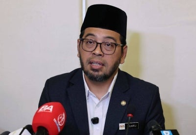The Minister in the Prime Minister's Department (Religious Affairs) Dr Zulkifli Hasan said that TH's management had been warned that the situation needed to be rectified immediately to ensure TH does not continue to be in violation of the law. Bernama FILE PIX