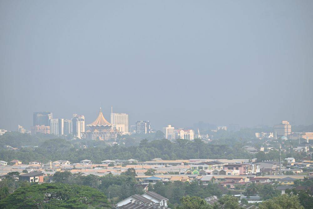 MetMalaysia National Weather and Earthquake Operations Centre (POCGN) senior director, Maqrun Fadzli Mohd Fahmi said that although rain is forecast to occur in several places, it is not yet able to restore air quality on a large scale. - BERNAMA photo