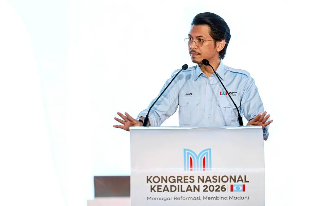 AMK chief Muhammad Kamil Abdul Munim delivering his winding-up speech on the second day of the PKR National Congress at the Melaka International Trade Centre today. - Photo by Bernama