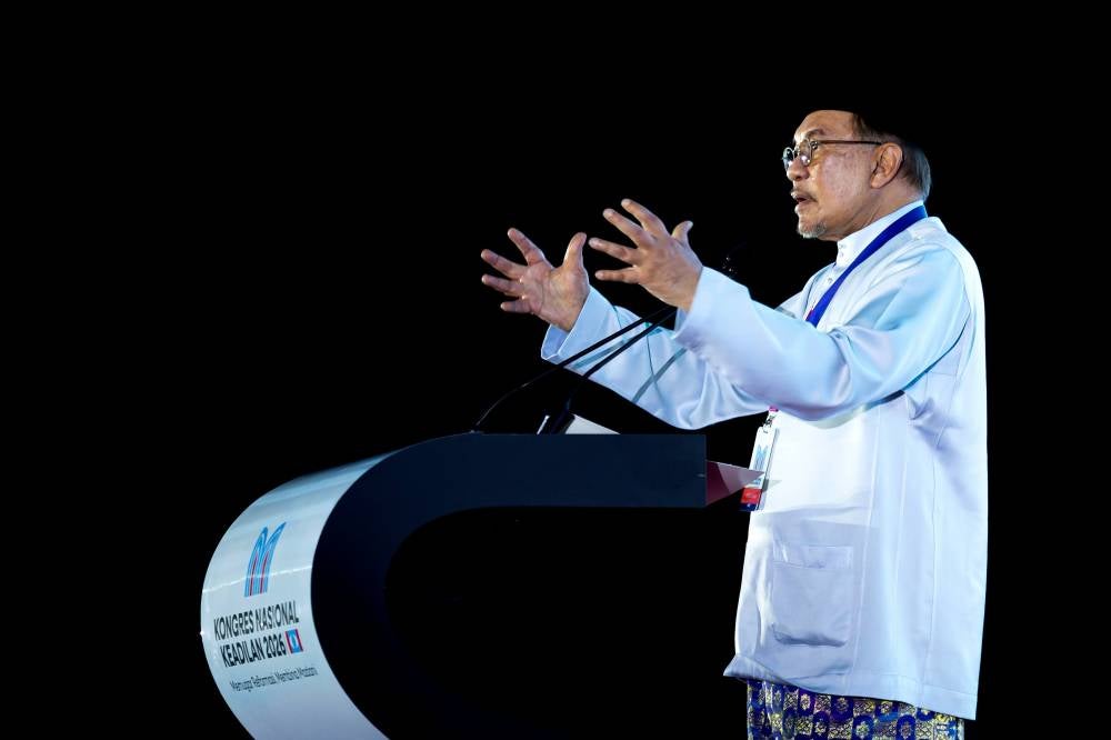 Anwar chooses stability, prefers continued cooperation with Umno-BN