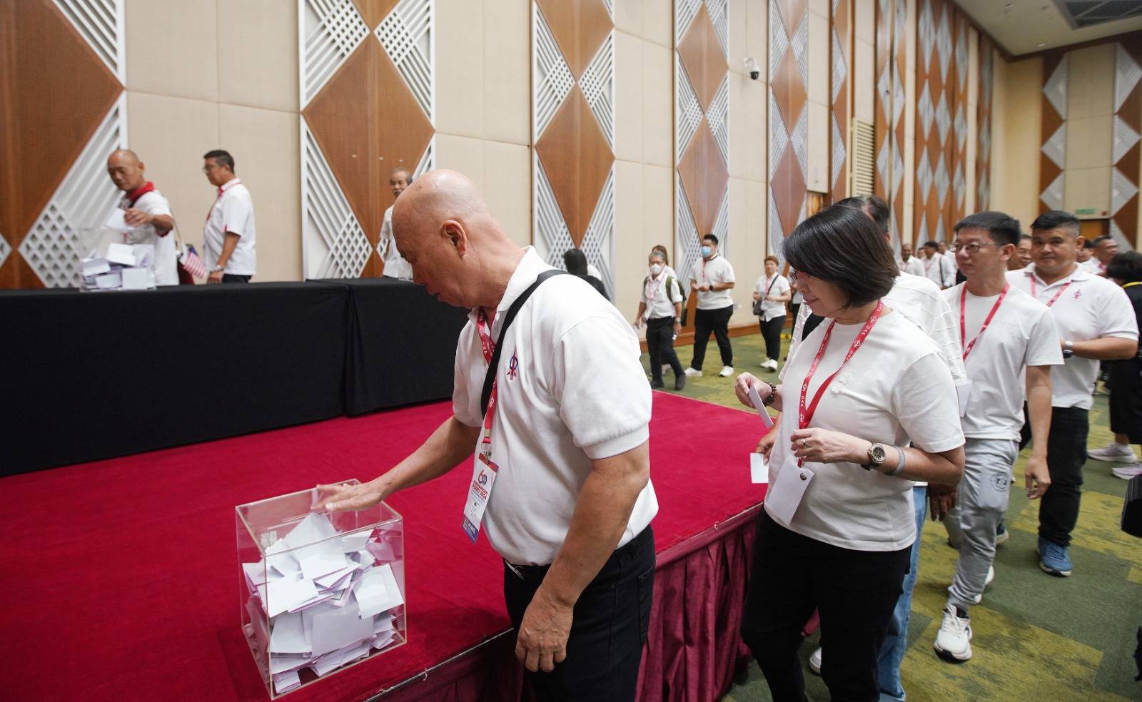 DAP delegates have voted to remain in Prime Minister Datuk Seri Anwar Ibrahim’s Federal Cabinet, opting to maintain their participation in the unity government despite a series of electoral setbacks. - Photo by ROSLI TALIB