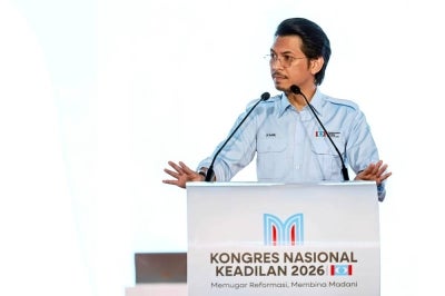 AMK chief Muhammad Kamil Abdul Munim delivering his winding-up speech on the second day of the PKR National Congress at the Melaka International Trade Centre today. - Photo by Bernama