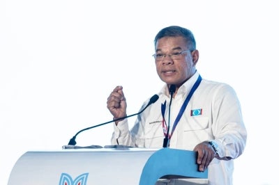 PKR president Datuk Seri Anwar Ibrahim today gave full mandate to vice-president Datuk Seri Saifuddin Nasution Ismail to carry out the duties of the party's deputy president. - Photo by Bernama