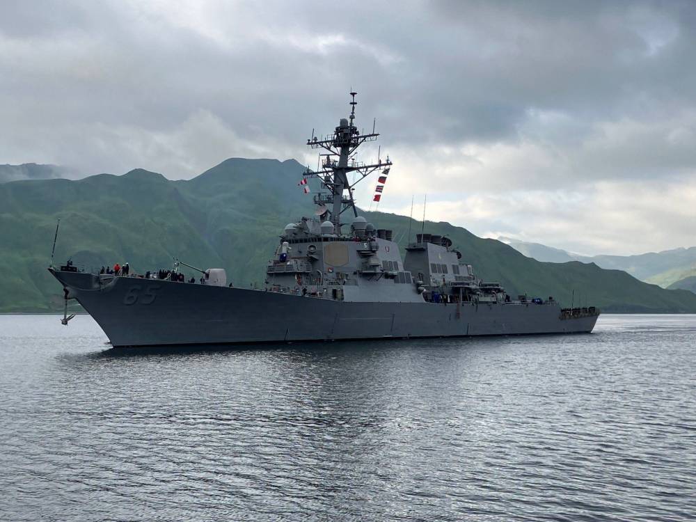 USS Benfold, a guided-missile destroyer, lost all power for four days in the South China Sea after a generator failure on July 24. (Photo taken from Facebook