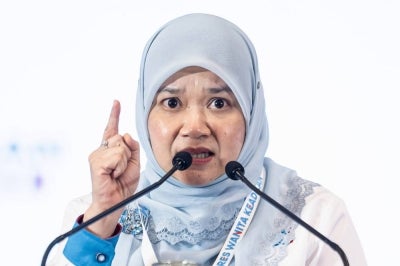 The 2026 Sijil Pelajaran Malaysia (SPM) examination schedule is expected to be announced this evening after receiving the approval of Education Minister Fadhlina Sidek (pictured). BERNAMA file photo
