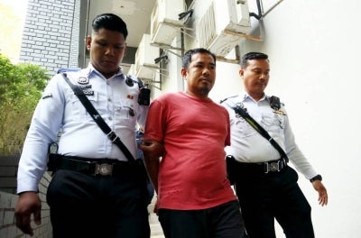 Tanker lorry driver Nor Azlan Mahayudin, 37, today pleaded not guilty at the Temerloh magistrate’s court to two counts of reckless driving that caused the deaths of a mother and her son at KM9 of Jalan Temerloh-Triang last Friday. - Photo by Bernama