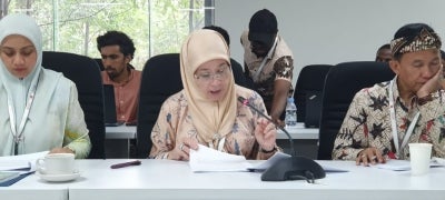 Tengku Ampuan Pahang Tunku Azizah Aminah Maimunah Iskandariah during her presentation at a conference on Manuscripts and Diversity of Islam in Southeast Asia at the Faculty of Islamic Studies, Universitas Islam Internasional Indonesia, in Jakarta today. (Photo provided)