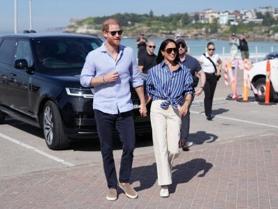 Britain's Prince Harry, Duke of Sussex, and his wife Meghan, the Duchess of Sussex, arrive to meet with volunteer first responders from Bondi Surf Bathers' Life Saving Club at Bondi Beach in Sydney on April 17, 2026. - (Photo by Jonathan Brady / POOL / AFP)