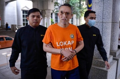 A former chief executive officer of Lembaga Tabung Haji (TH) has arrived at the magistrate’s court for remand proceedings related to investigations into a case linked to the Royal Commission of Inquiry (RCI) Report on TH. - Photo by Bernama