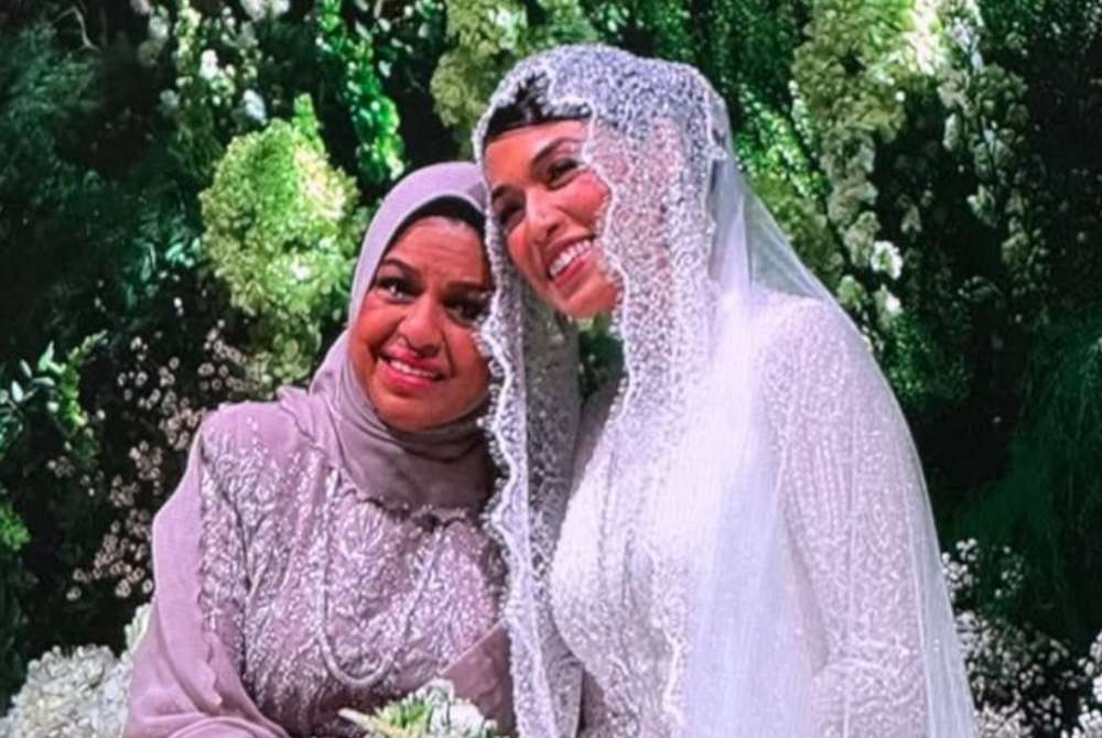 Izzana and Shahrizat during their wedding reception on Sunday. - Photo: Instagram / @shahrizatjalil