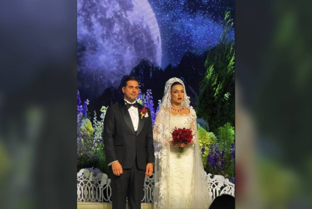 Wan Izzana Fatimah Zabedah, the youngest daughter of former Umno Wanita chief Tan Sri Shahrizat Abdul Jalil, married the love of her life, Adam Radlan Adam Muhammad on Sunday. - Photo: Instagram / @shahrizatjalil