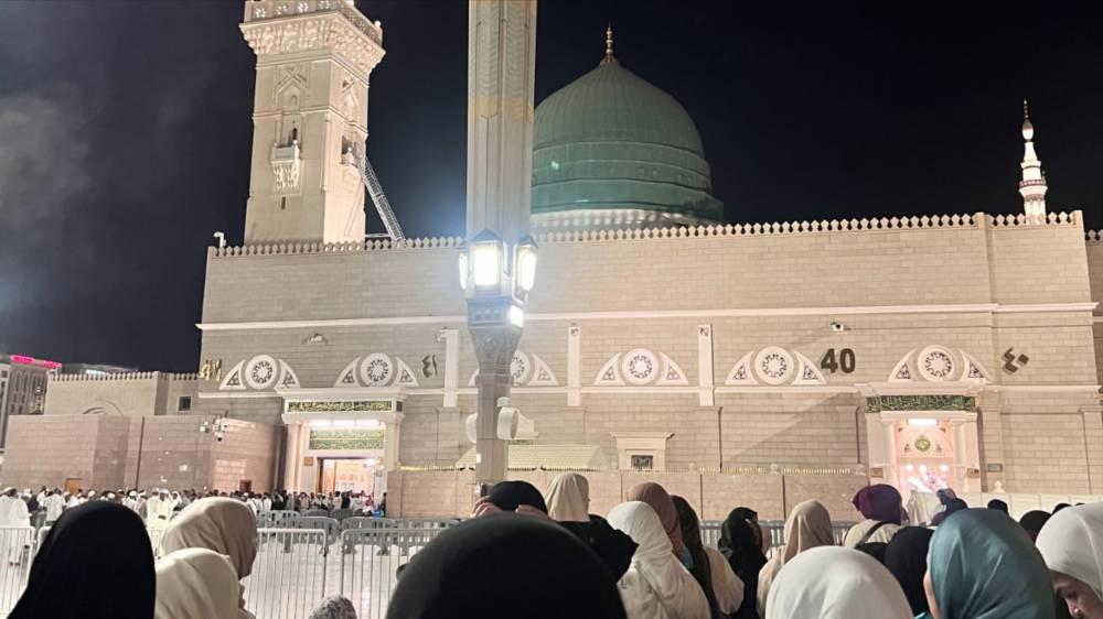 The crowds queuing outside of Raudhah.