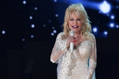 (FILES) US singer Dolly Parton performs onstage during the 61st Annual Grammy Awards on February 10, 2019, in Los Angeles. Legendary US singer-songwriter and country music legend Dolly Parton has died at the age of 80, her family announced on August 25, 2026. (Photo by Robyn Beck / AFP)