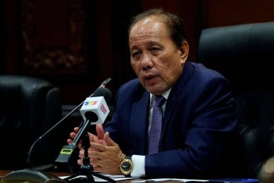 Menteri Besar Datuk Ismail Lasim. - Bernama Photo