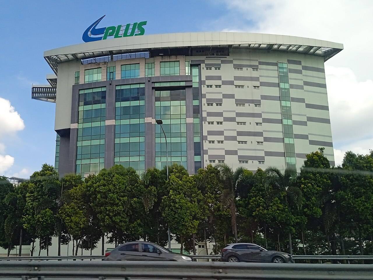 Plus Malaysia Berhad (Plus) expects an increase in traffic flow of up to 2.2 million vehicles on its highways during peak days from Aug 28 to 31 and Sept 4 to 7 in conjunction with the National Day celebrations and school holidays. Photo for illustrative purposes only - BERNAMA FILE PIX