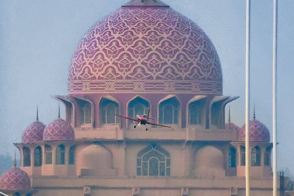Hazy conditions were expected to occur in Sabah from this Saturday, while high haze concentrations could potentially affect Johor, Melaka, Negeri Sembilan, Selangor, Kuala Lumpur and Putrajaya until Aug 31. Photo by Bernama