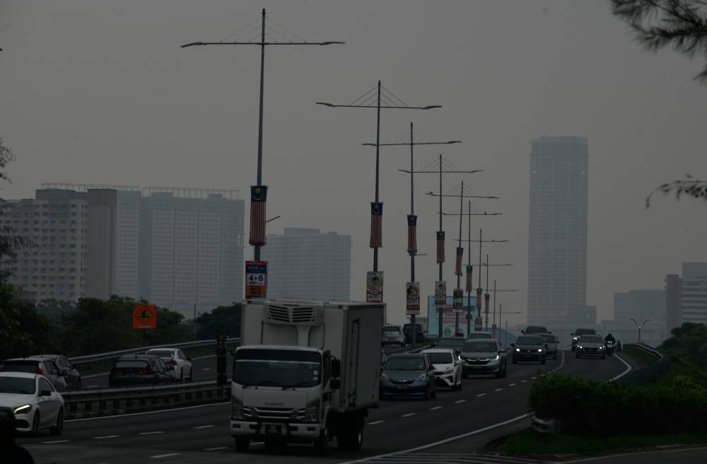 Those with pre-existing health conditions such as asthma and chronic lung disease, as well as children, pregnant women and the elderly, feel the effects of air pollution more quickly. - Photo by Bernama