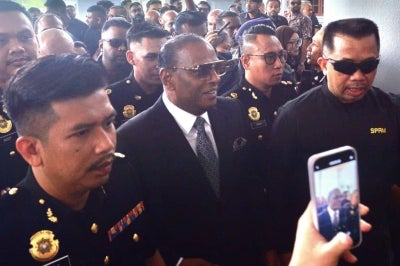 Former human resources minister Datuk Seri M. Saravanan arrives at the KL Complex, today. - Photo by ASRIL ASWANDI SHUKOR