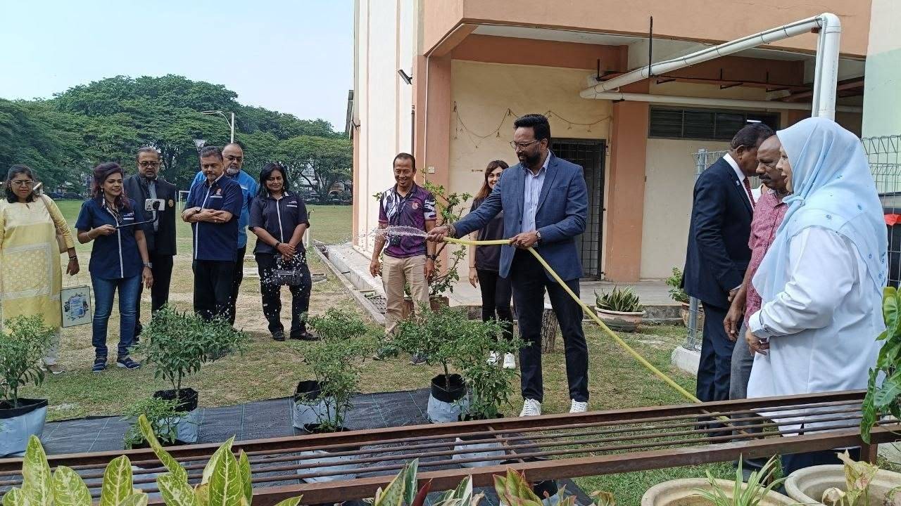 The "Catch the Rain, Ease the Strain: Rainwater Harvesting Project" was officiated by Kota Kemuning assemblyman Preakas Sampunathan on Aug 28, 2026. - Photo: FACEBOOK / SK TAMAN SRI MUDA