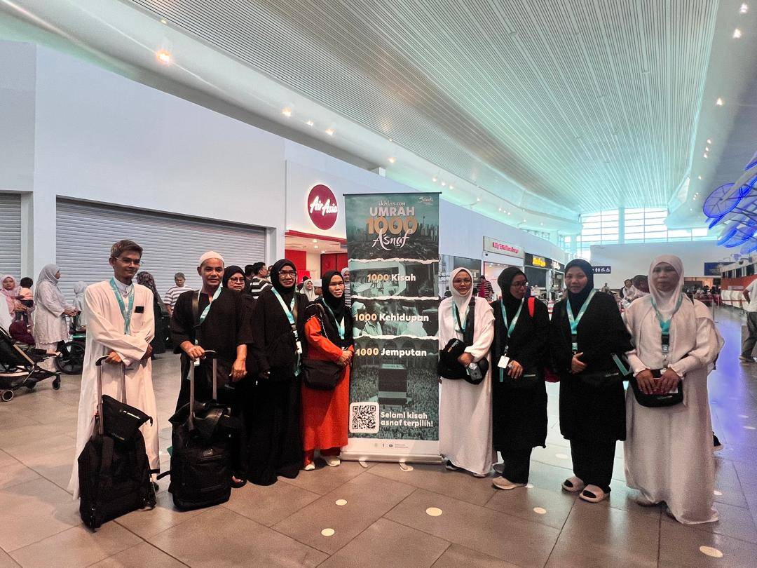 Asnaf pilgrims sponsored to perform Umrah through Ikhlas’ CSR initiative.