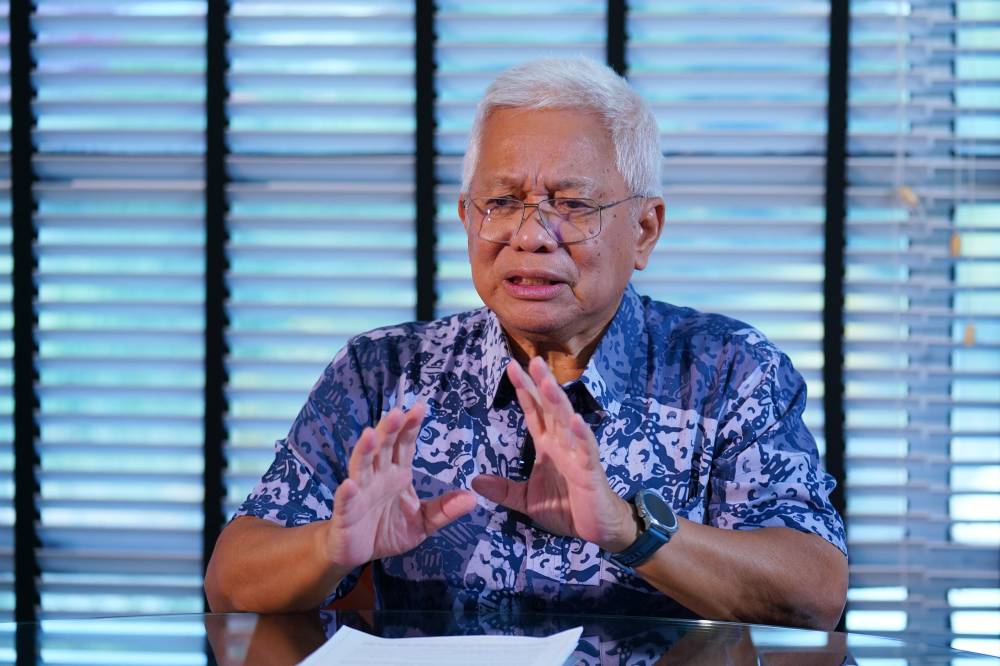Datuk Hussamuddin Yaacub sharing about the Malaysia100 initiative on Oct 30, 2026 at Karangkraf headquarters. (Photo by Halim Abdul Wahid)