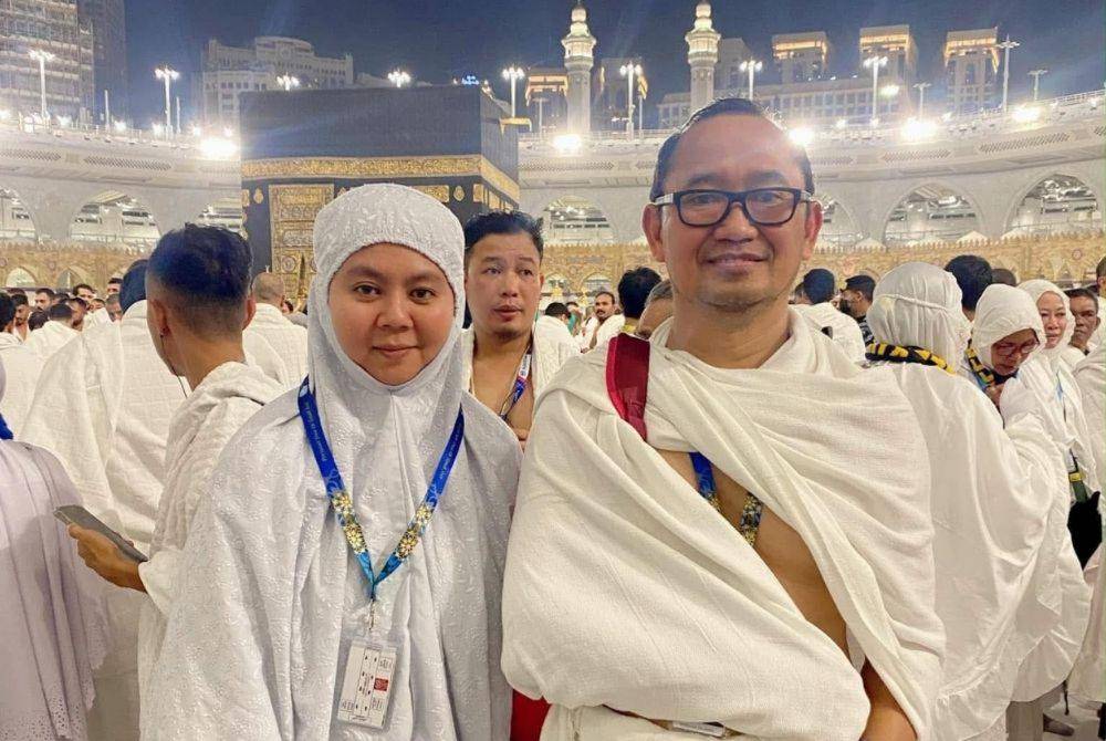 The wife of missing Malaysian Fire and Rescue Department officer Mohd Sani Harul has made an emotional plea for his safe return after losing contact with him for four days following floods and landslides in Nepal. Photo: Threads