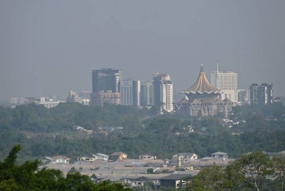 Smoke from Indonesian forest and peatland fires has blanketed Malaysian Borneo, with persistent Kalimantan haze pushing Sarawak’s air quality to hazardous levels. - Photo by Bernama