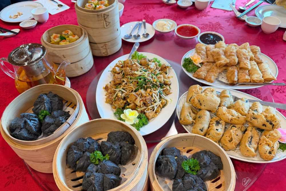 Guests can tuck into a variety of local and international flavours, alongside Cantonese dishes, dim sum and sweet treats at the resort’s dining outlets.
