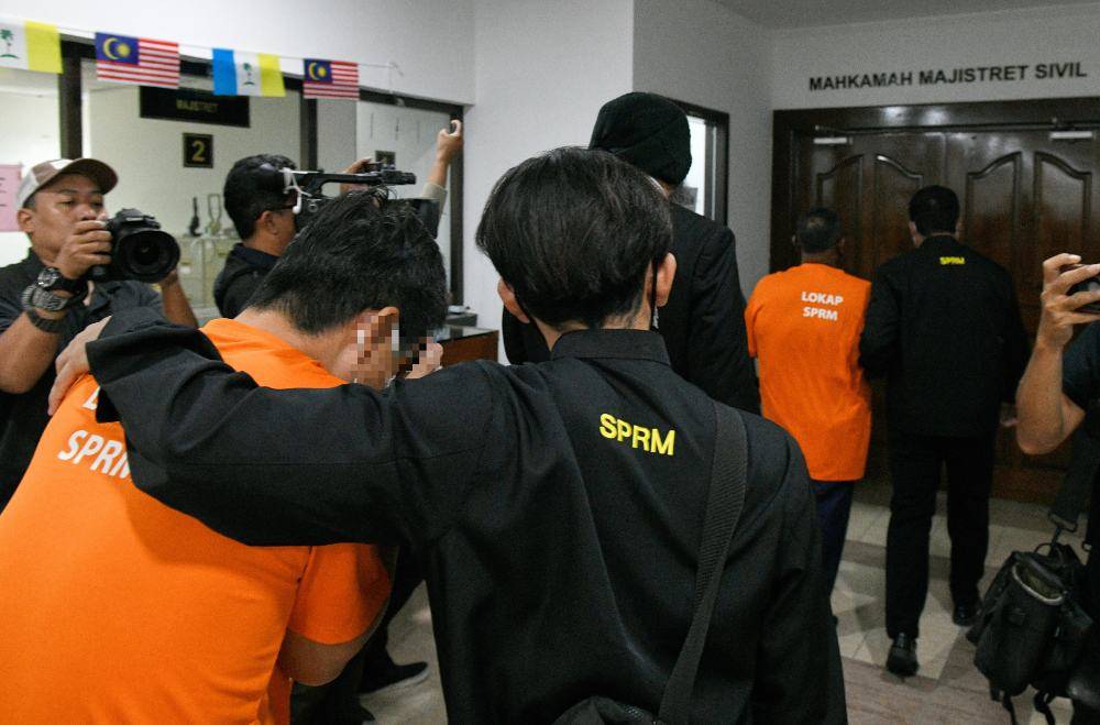 Individuals who fully cooperate with investigations should not have to wear orange detention garb when brought to court before they are formally charged, Prime Minister Datuk Seri Anwar Ibrahim said. Bernama FILE PIX
