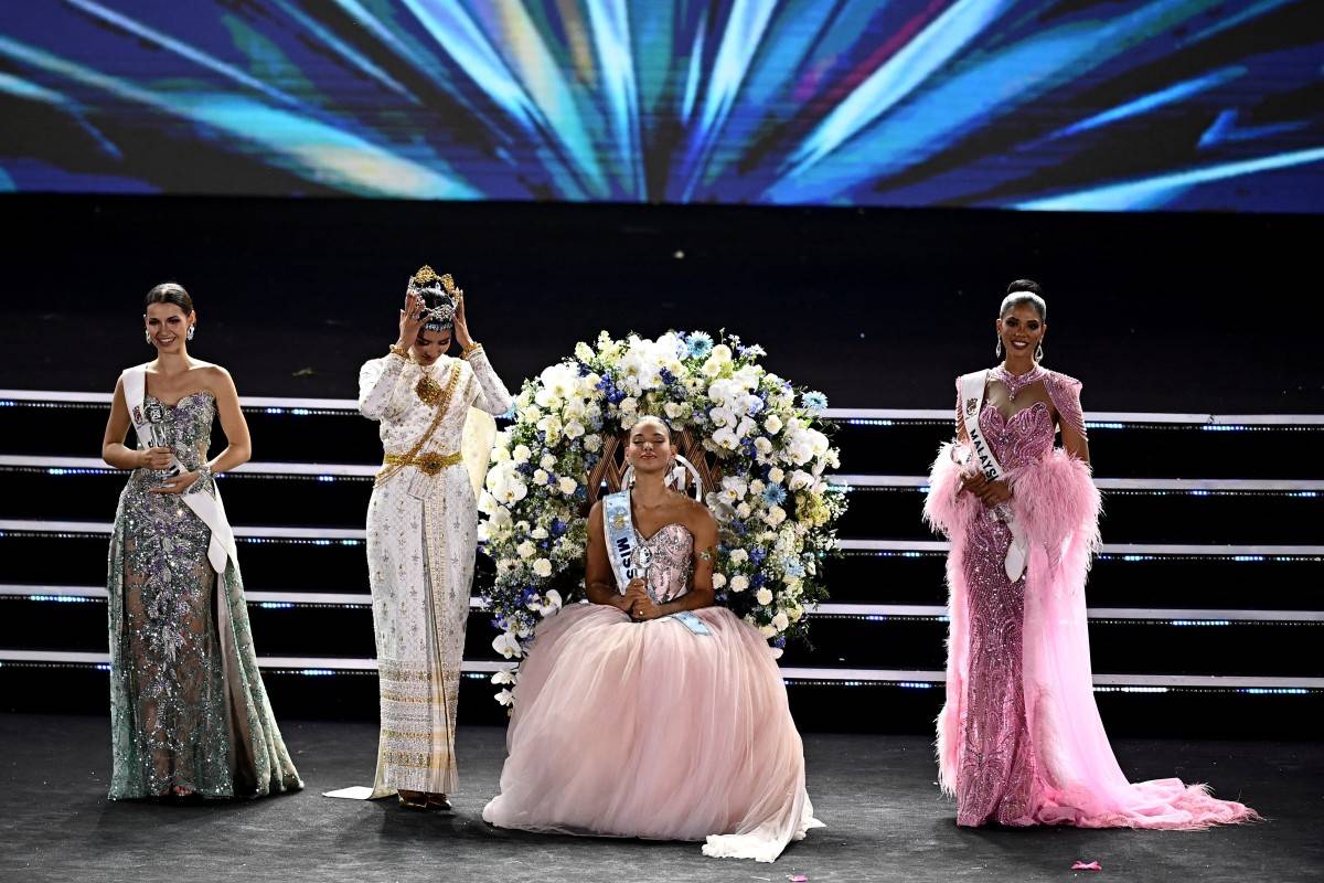 Miss Malaysia Taanusiya Chetty in pink (most right).Thailand’s Opal Suchata Chuangsri Miss World 2025 (L) prepares to crown Joheirry Mola Dominguez of the Dominican Republic after winning the 75th Anniversary Miss World final at the 2 April Square in Nha Trang, Khanh Hoa Province, on Sept 5, 2026. (Photo by Nhac NGUYEN / AFP)