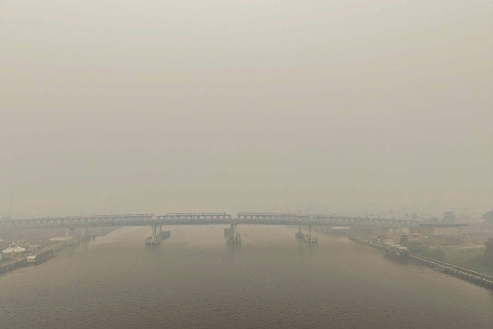 An aerial view shows thick smoke and haze over the Kapuas river in the city of Pontianak, West Kalimantan on September 6. Photo by Bay Ismoyo/AFP