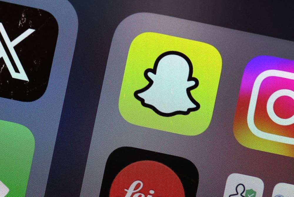 In this photo illustration, a Snapchat app is shown on Feb 5, 2024 in Chicago, Illinois. - (Photo by SCOTT OLSON / GETTY IMAGES NORTH AMERICA / Getty Images via AFP)