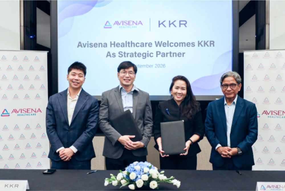 From left: Chin Yu Oh, Lim Soon Jin, Elina Nadia, and Datuk Dr Omar during the strategic partnership agreement signing ceremony between Avisena Healthcare and KKR & Co on September 4.