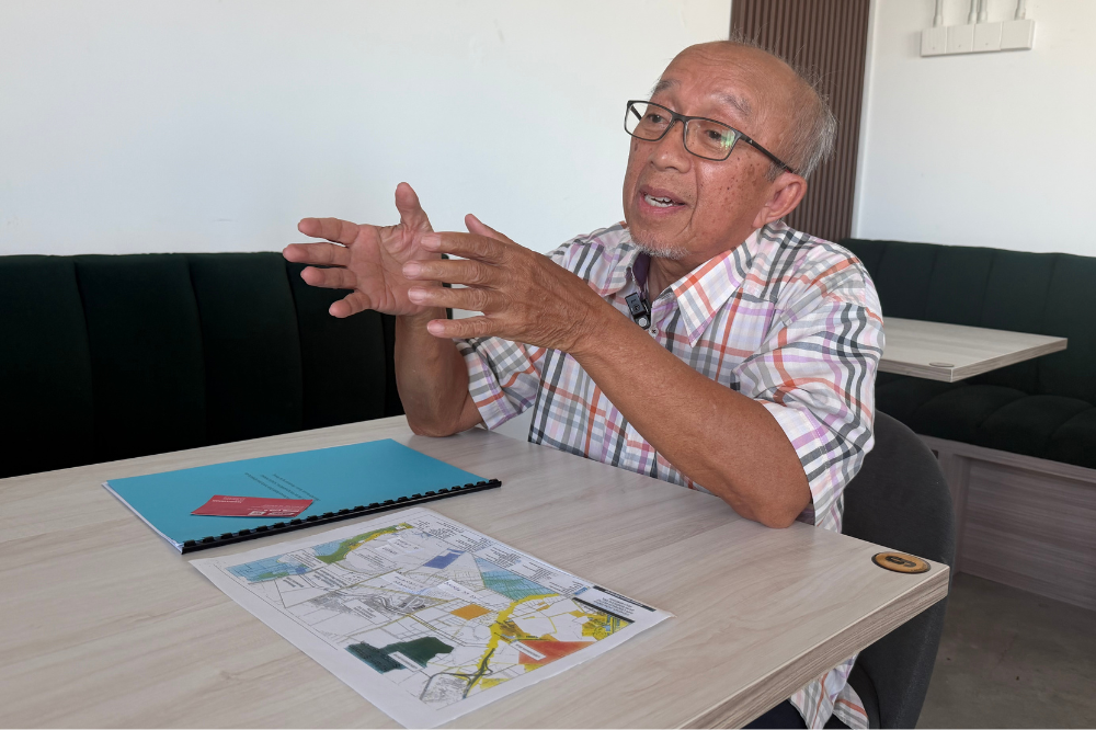 Kampung Sungai Pening Action Committee adviser Datuk Siajam Buyong during the interview. (SINAR DAILY PHOTO)