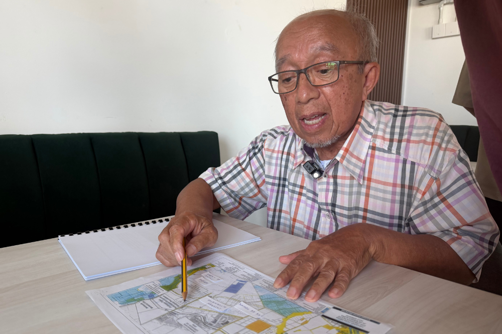Kampung Sungai Pening Action Committee adviser Datuk Siajam Buyong during the interview with Sinar Daily. (SINAR DAILY PHOTO)