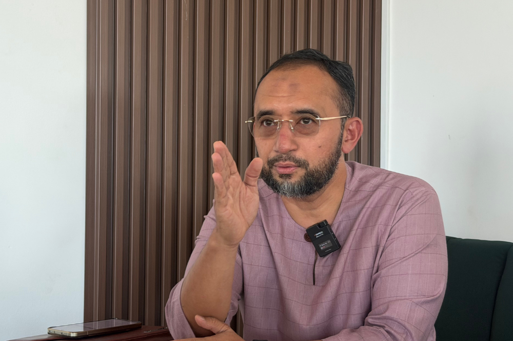 Semenyih assemblyman Nushi Mahfodz talking to Sinar Daily on the Kampung Sungai Pening land acquisition battle. (SINAR DAILY PHOTO)