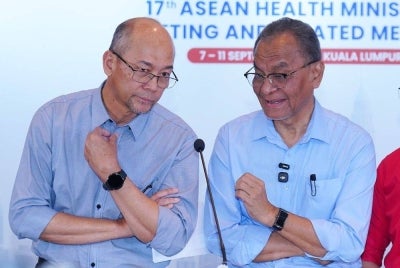 Health Minister Datuk Seri Dr Dzulkefly Ahmad (right) speaks during a special press conference on the FDS helicopter crash. Also present was Health Director-General Datuk Dr Mahathar Abd Wahab (left). - PHOTO SINAR / MOHD HALIM ABDUL WAHID