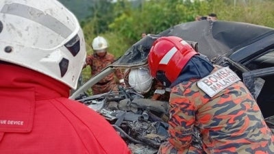 Firefighters carried out a rescue operation after receiving information about an accident involving a car and a lorry in Kampung Gambaron, Telupid.